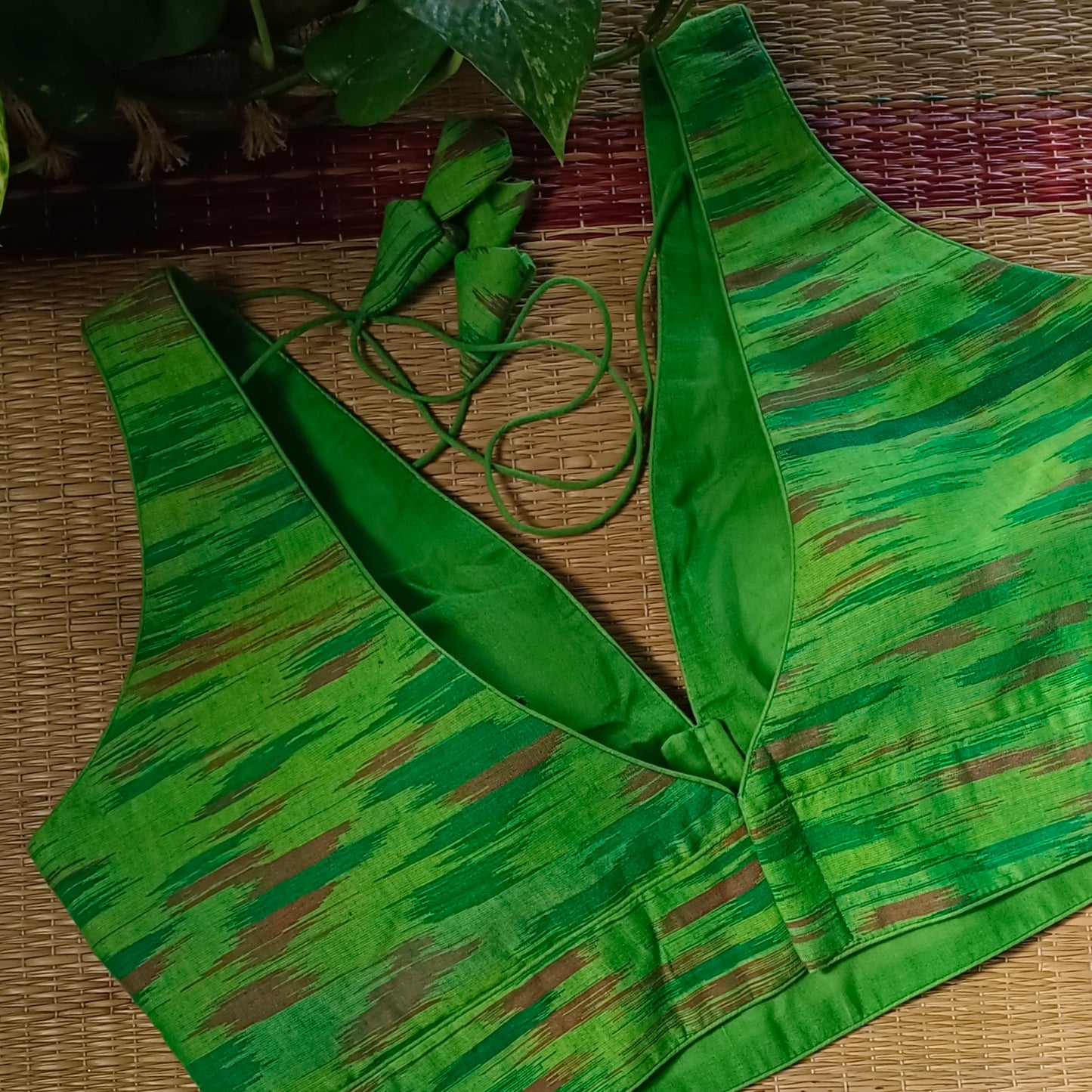 Green Ikkat cotton blouse with attachable sleeves